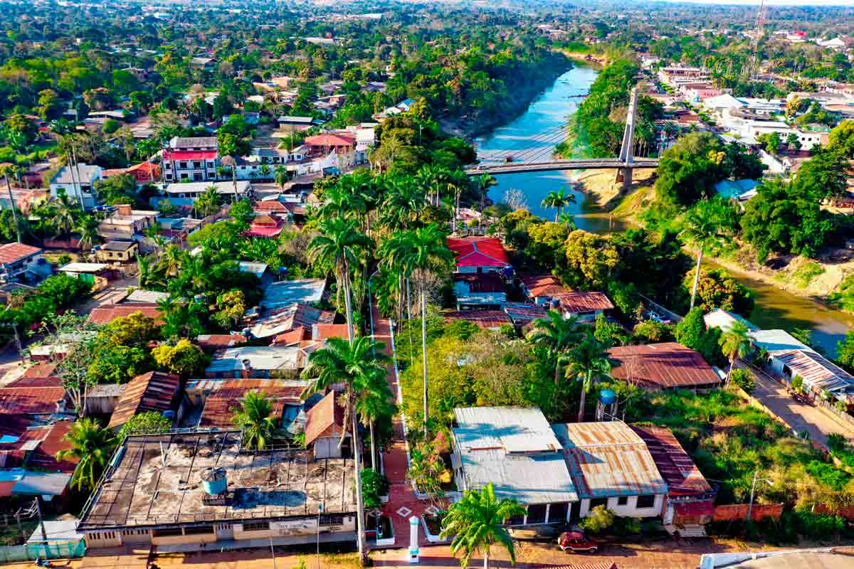 Aerial view of a town with houses and a river.